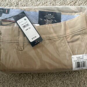Tommy Hilfiger Bleecker Slim Fit Khaki Chinos 34x32 NWT